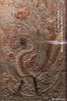彩凤卷草 — Painted Phoenix Scroll